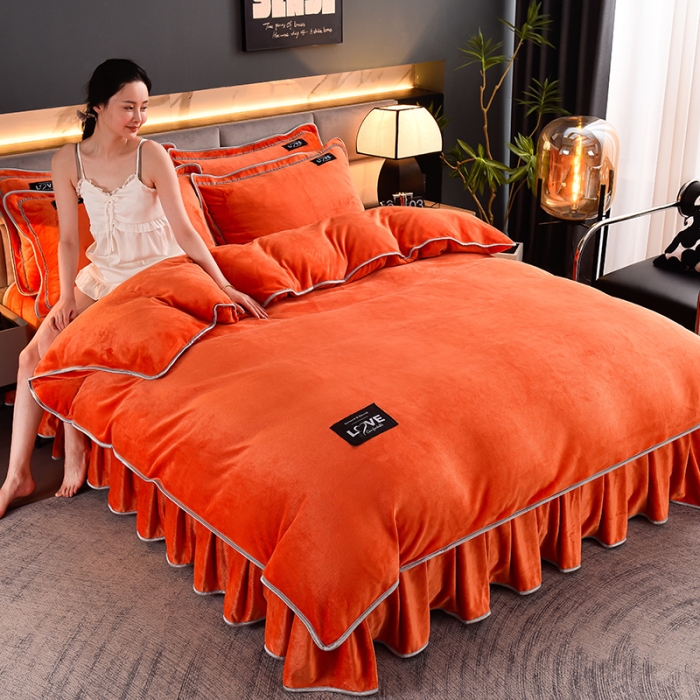 91家纺网 家纺一手货源 找家纺 盈超2023新款A类高克重印花牛奶绒金貂绒床裙款保暖绒四件套 桔色爱恋