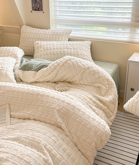 91家纺网 家纺一手货源 找家纺 （总）澳梵 2023新款立体压花兔兔绒牛奶绒四件套