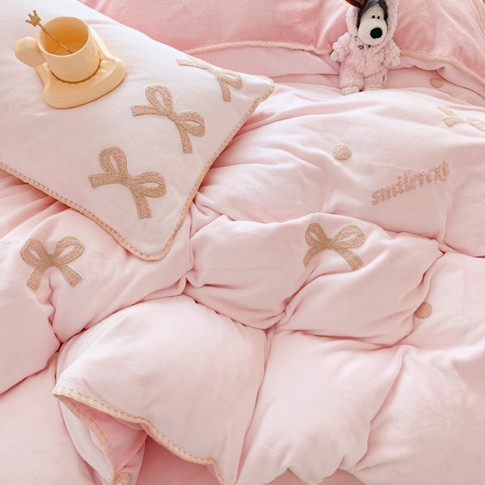 91家纺网 家纺一手货源 找家纺 蜜柚 2024新款牛奶绒贝壳边毛巾绣四件套 小幸运