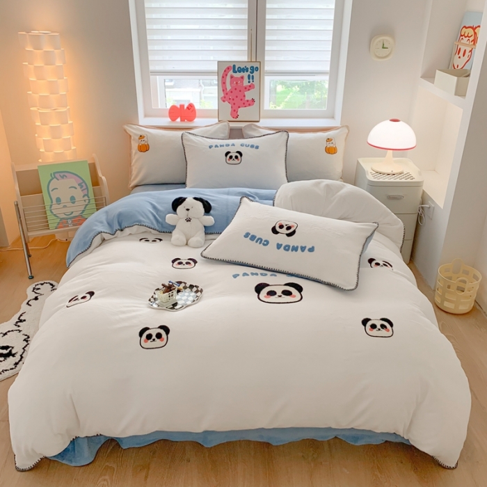 91家纺网 家纺一手货源 找家纺 蜜柚 2024新款牛奶绒贝壳边毛巾绣四件套 淘气熊猫