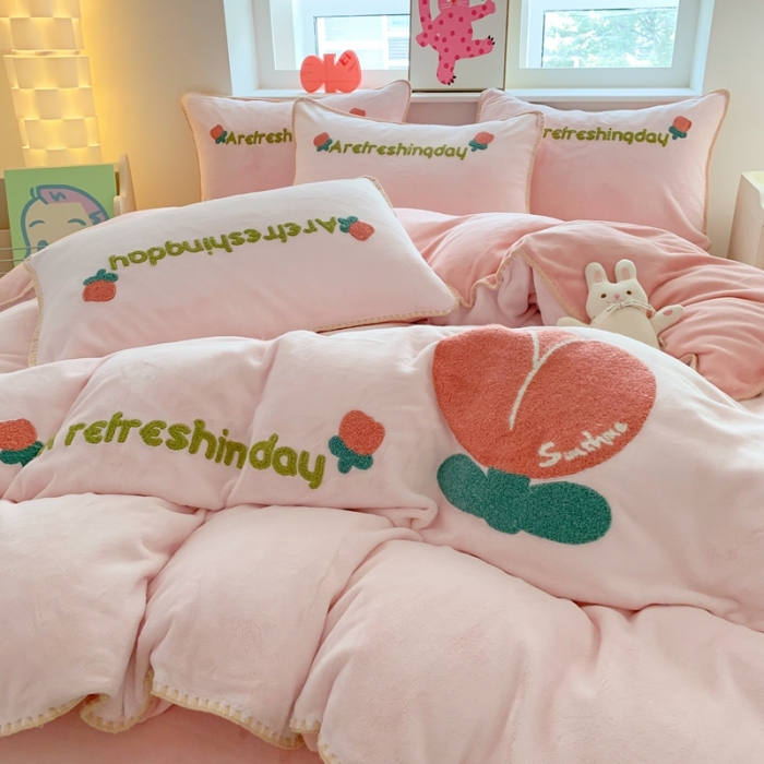 91家纺网 家纺一手货源 找家纺 蜜柚 2024新款牛奶绒贝壳边毛巾绣四件套 小确幸