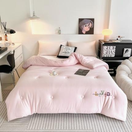 91家纺网 家纺一手货源 找家纺 寐居 2023新款A类云柔棉被芯-烫画字母-嫩玉