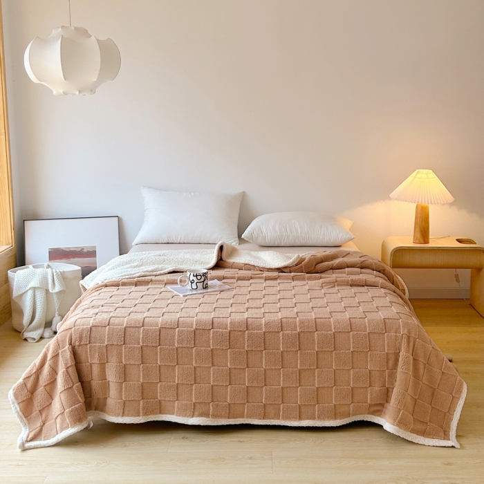 91家纺网 家纺一手货源 找家纺 梦舒羽 2025直播新款高克重塔芙绒羊羔绒多功能盖毯毛毯 棋盘格咖