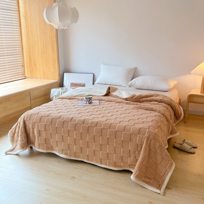 91家纺网 家纺一手货源 找家纺 梦舒羽 2025直播新款高克重塔芙绒羊羔绒多功能盖毯毛毯 棋盘格咖