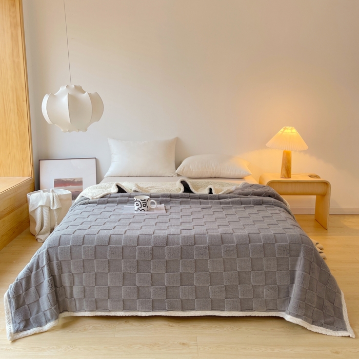 91家纺网 家纺一手货源 找家纺 梦舒羽 2025直播新款高克重塔芙绒羊羔绒多功能盖毯毛毯 棋盘格灰