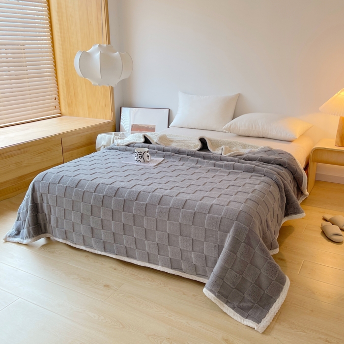 91家纺网 家纺一手货源 找家纺 梦舒羽 2025直播新款高克重塔芙绒羊羔绒多功能盖毯毛毯 棋盘格灰