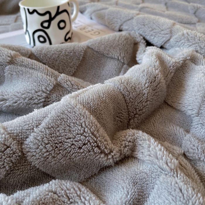 91家纺网 家纺一手货源 找家纺 梦舒羽 2025直播新款高克重塔芙绒羊羔绒多功能盖毯毛毯 棋盘格灰