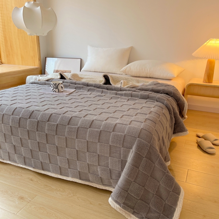 91家纺网 家纺一手货源 找家纺 梦舒羽 2025直播新款高克重塔芙绒羊羔绒多功能盖毯毛毯 棋盘格灰