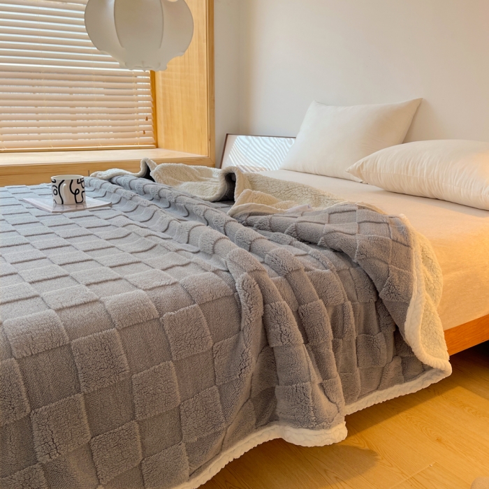 91家纺网 家纺一手货源 找家纺 梦舒羽 2025直播新款高克重塔芙绒羊羔绒多功能盖毯毛毯 棋盘格灰