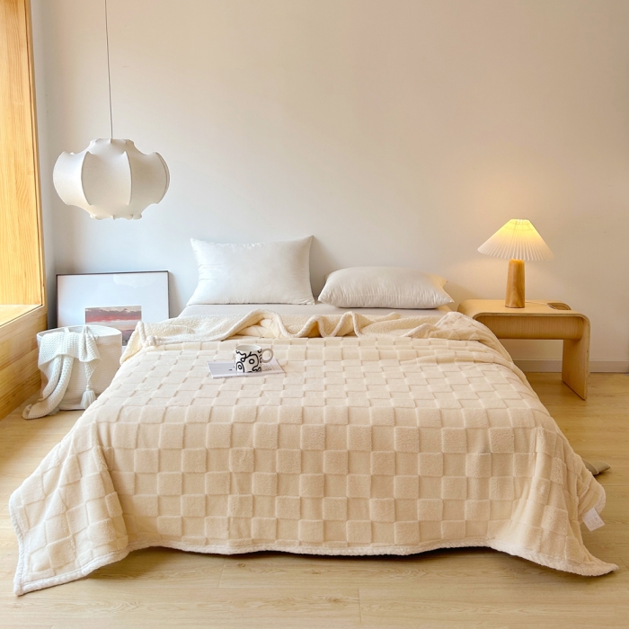 91家纺网 家纺一手货源 找家纺 梦舒羽 2025直播新款高克重塔芙绒羊羔绒多功能盖毯毛毯 棋盘格白