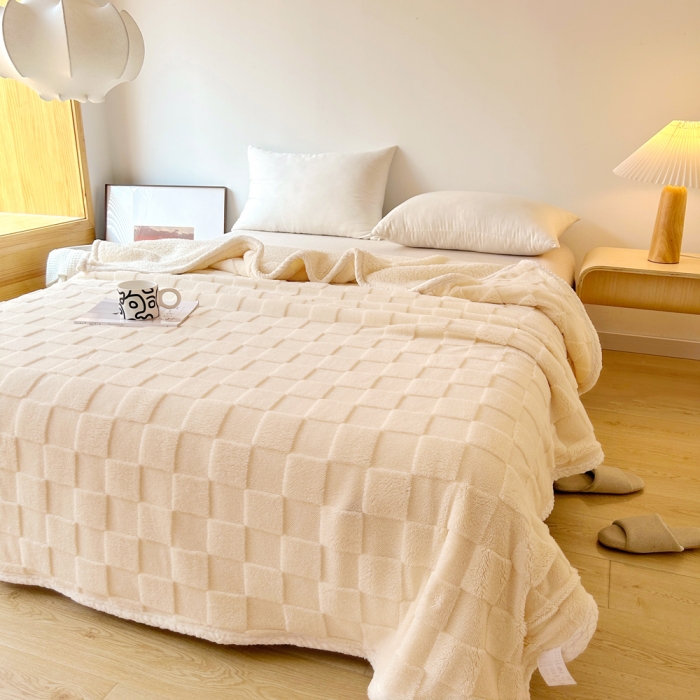 91家纺网 家纺一手货源 找家纺 梦舒羽 2025直播新款高克重塔芙绒羊羔绒多功能盖毯毛毯 棋盘格白