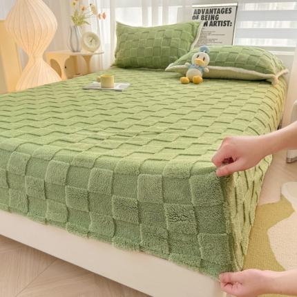 91家纺网 家纺一手货源 找家纺 梦舒羽 2025直播爆款牛奶绒塔芙绒纯色雕花床笠三件套 拼图 绿