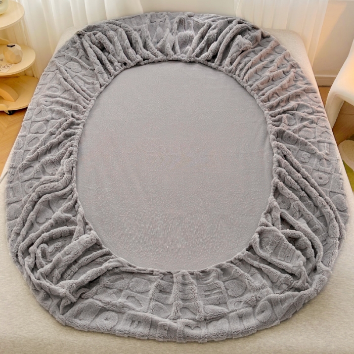 91家纺网 家纺一手货源 找家纺 梦舒羽 2025直播爆款牛奶绒塔芙绒纯色雕花床笠三件套 浪漫字母 灰