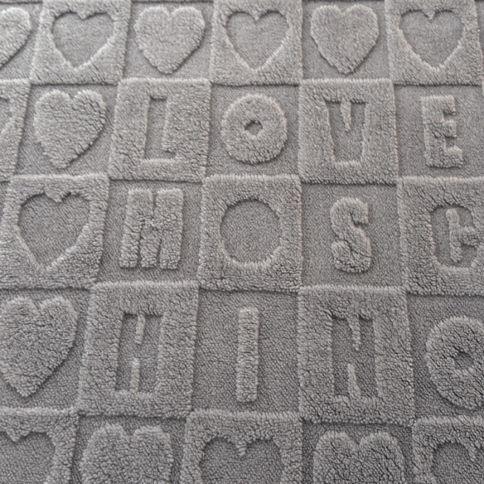 91家纺网 家纺一手货源 找家纺 梦舒羽 2025直播爆款牛奶绒塔芙绒纯色雕花床笠三件套 浪漫字母 灰