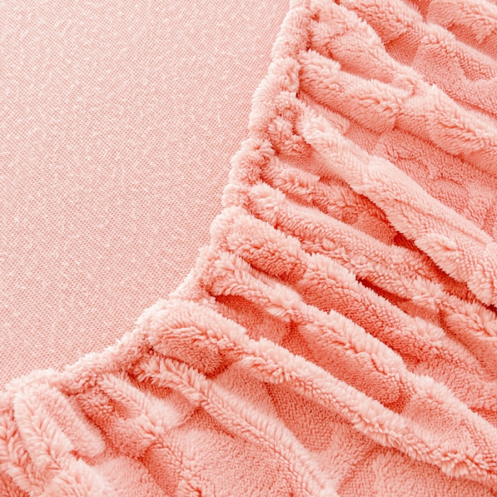 91家纺网 家纺一手货源 找家纺 梦舒羽 2025直播爆款牛奶绒塔芙绒纯色雕花床笠三件套 浪漫字母 粉