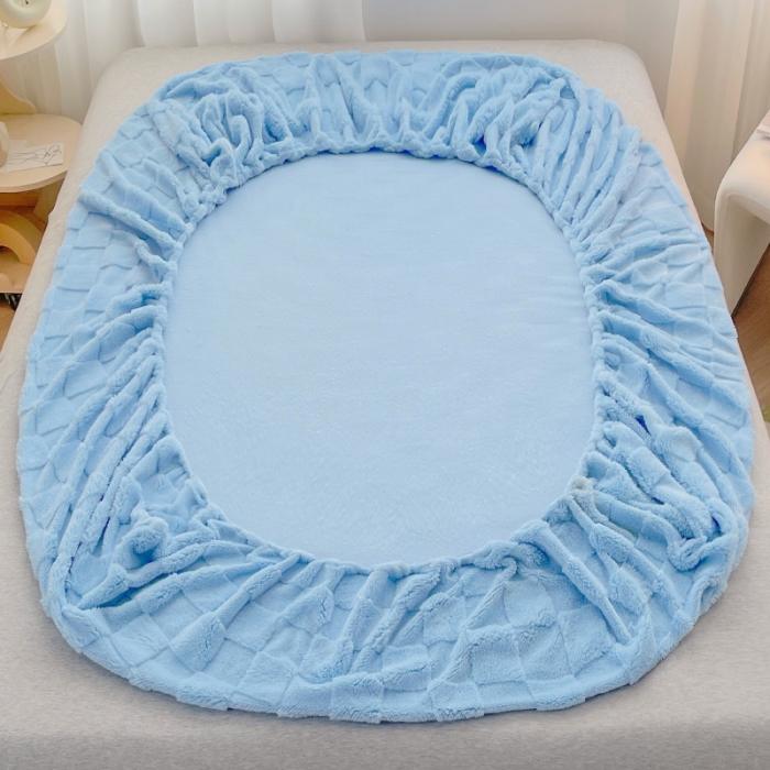 91家纺网 家纺一手货源 找家纺 梦舒羽 2025直播爆款牛奶绒塔芙绒纯色雕花床笠三件套 拼图 蓝