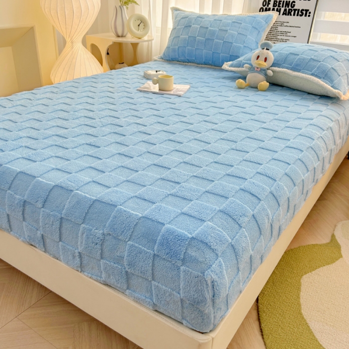 91家纺网 家纺一手货源 找家纺 梦舒羽 2025直播爆款牛奶绒塔芙绒纯色雕花床笠三件套 拼图 蓝