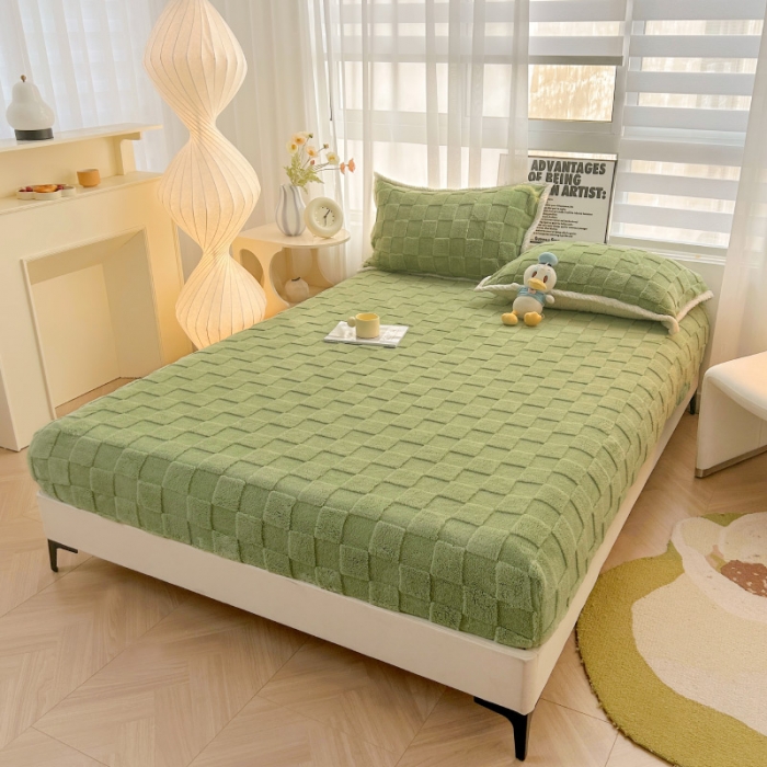 91家纺网 家纺一手货源 找家纺 梦舒羽 2025直播爆款牛奶绒塔芙绒纯色雕花床笠三件套 拼图 绿