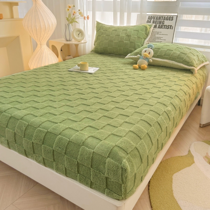 91家纺网 家纺一手货源 找家纺 梦舒羽 2025直播爆款牛奶绒塔芙绒纯色雕花床笠三件套 拼图 绿