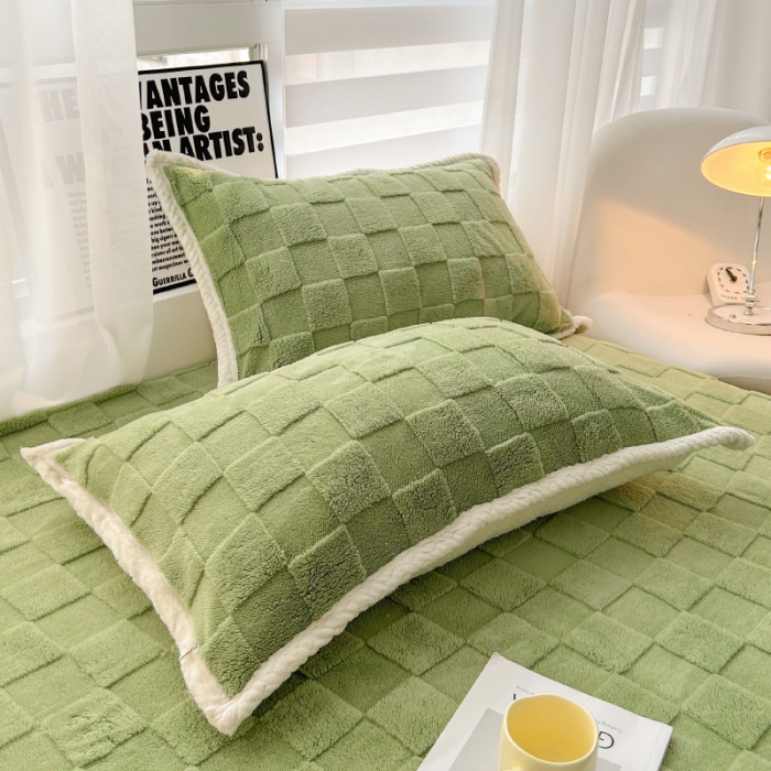 91家纺网 家纺一手货源 找家纺 梦舒羽 2025直播爆款牛奶绒塔芙绒纯色雕花床笠三件套 拼图 绿