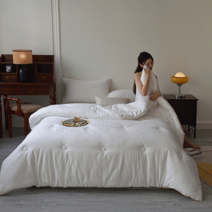 91家纺网 家纺一手货源 找家纺 德芙 2023新款全棉40s大提花酒店风冬被 卡洛儿