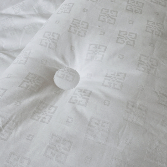 91家纺网 家纺一手货源 找家纺 德芙 2023新款全棉40s大提花酒店风冬被 卡洛儿