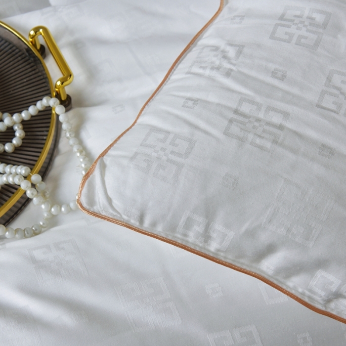 91家纺网 家纺一手货源 找家纺 德芙 2023新款全棉40s大提花酒店风冬被 卡洛儿