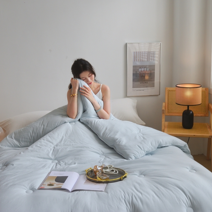 91家纺网 家纺一手货源 找家纺 德芙 2023新款暖绒小提花冬被 椰奶蓝