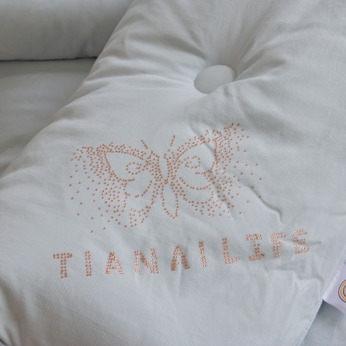 91家纺网 家纺一手货源 找家纺 德芙 2023新款暖绒小提花冬被 椰奶蓝