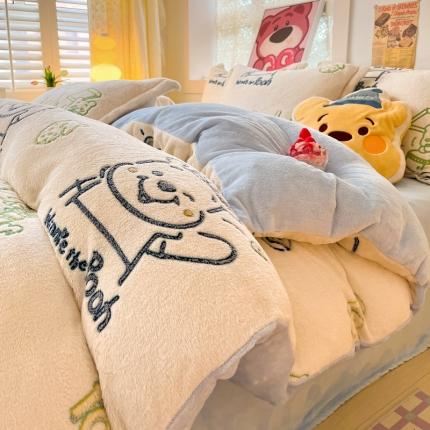 91家纺网 家纺一手货源 找家纺 柒月家居 2023新款迪士尼雪花绒四件套 线条维尼