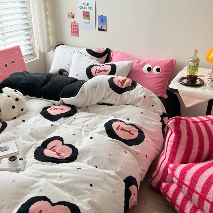 91家纺网 家纺一手货源 找家纺 柚子 2023新款牛奶绒四件套-小众混搭系列 爱心圈圈