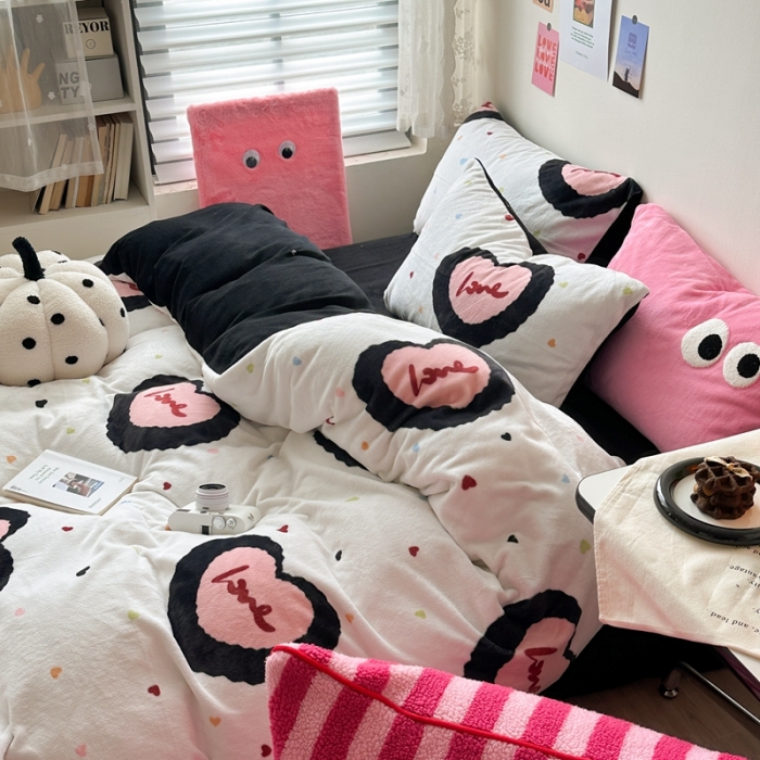 91家纺网 家纺一手货源 找家纺 柚子 2023新款牛奶绒四件套-小众混搭系列 爱心圈圈