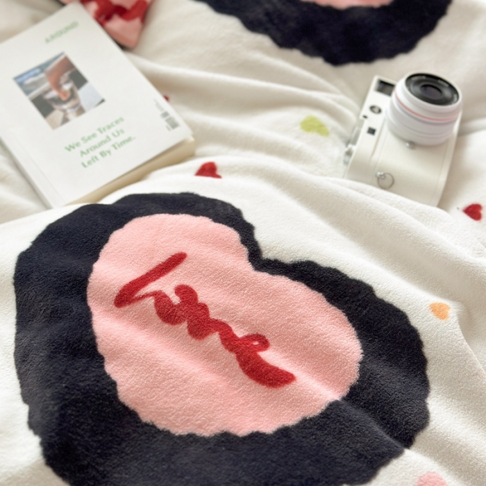 91家纺网 家纺一手货源 找家纺 柚子 2023新款牛奶绒四件套-小众混搭系列 爱心圈圈