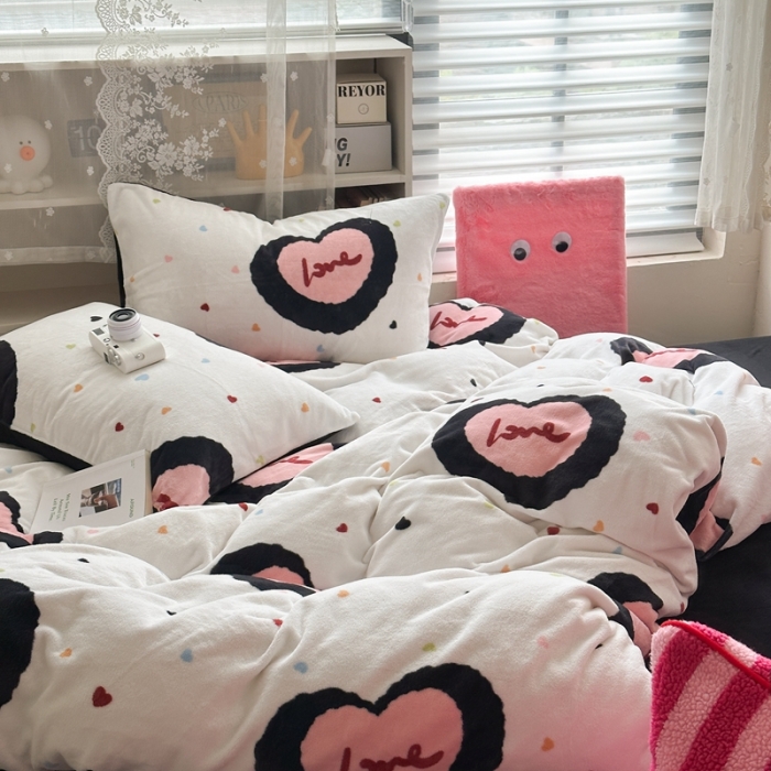 91家纺网 家纺一手货源 找家纺 柚子 2023新款牛奶绒四件套-小众混搭系列 爱心圈圈