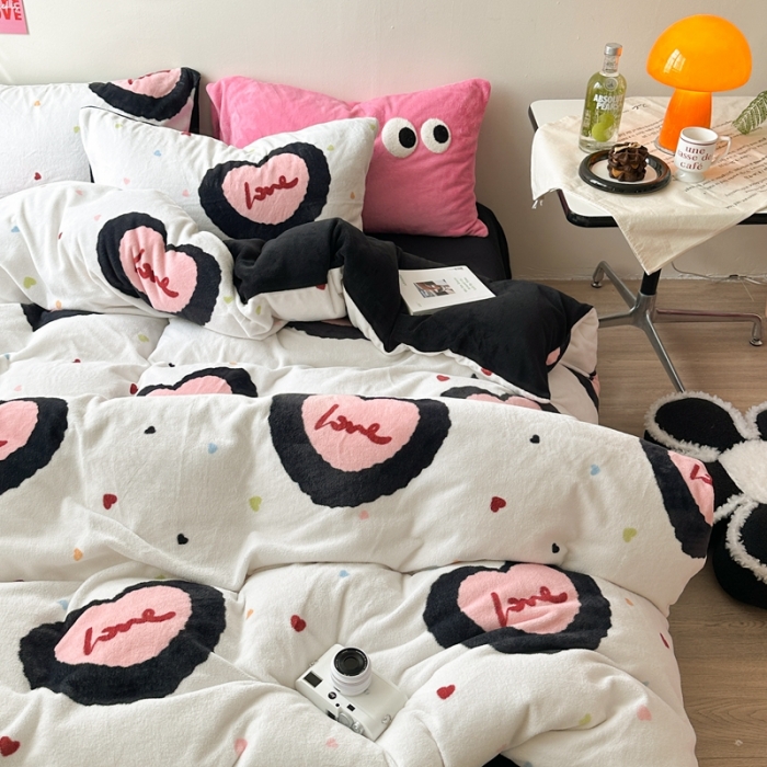 91家纺网 家纺一手货源 找家纺 柚子 2023新款牛奶绒四件套-小众混搭系列 爱心圈圈