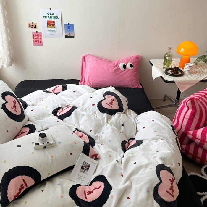 91家纺网 家纺一手货源 找家纺 柚子 2023新款牛奶绒四件套-小众混搭系列 爱心圈圈