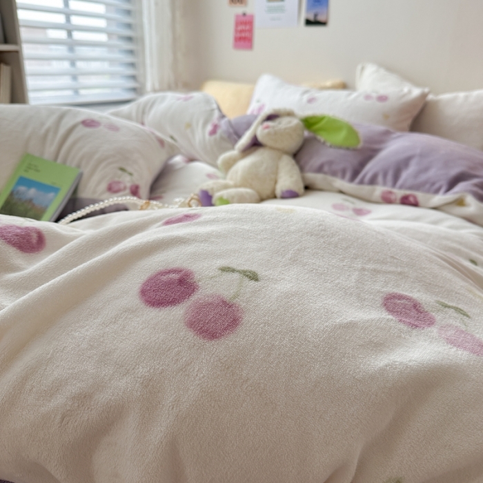 91家纺网 家纺一手货源 找家纺 柚子 2023新款牛奶绒四件套-小众混搭系列 丁香樱桃