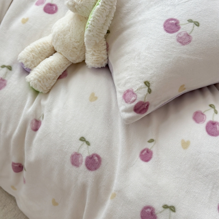 91家纺网 家纺一手货源 找家纺 柚子 2023新款牛奶绒四件套-小众混搭系列 丁香樱桃