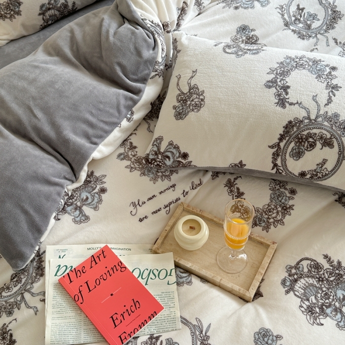 91家纺网 家纺一手货源 找家纺 柚子 2023新款牛奶绒四件套-复古花卉系列 法式花环