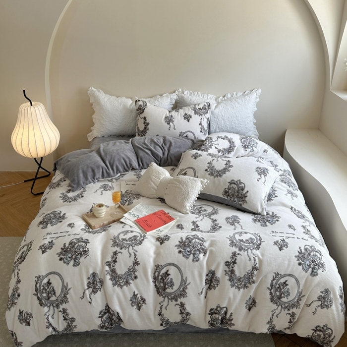 91家纺网 家纺一手货源 找家纺 柚子 2023新款牛奶绒四件套-复古花卉系列 法式花环