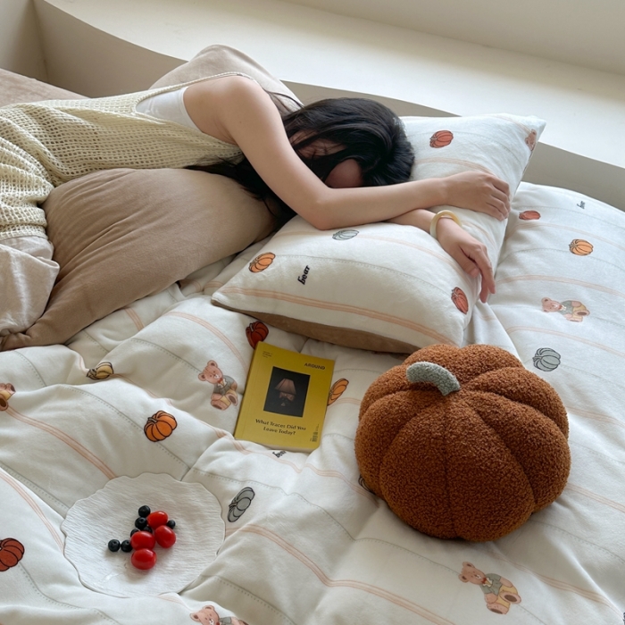 91家纺网 家纺一手货源 找家纺 柚子 2023新款牛奶绒四件套-复古花卉系列 南瓜熊