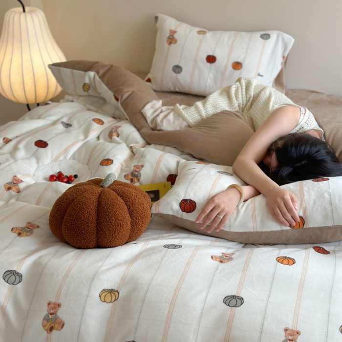 91家纺网 家纺一手货源 找家纺 柚子 2023新款牛奶绒四件套-复古花卉系列 南瓜熊