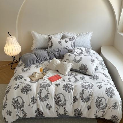 91家纺网 家纺一手货源 找家纺 柚子 2023新款牛奶绒四件套-复古花卉系列 法式花环