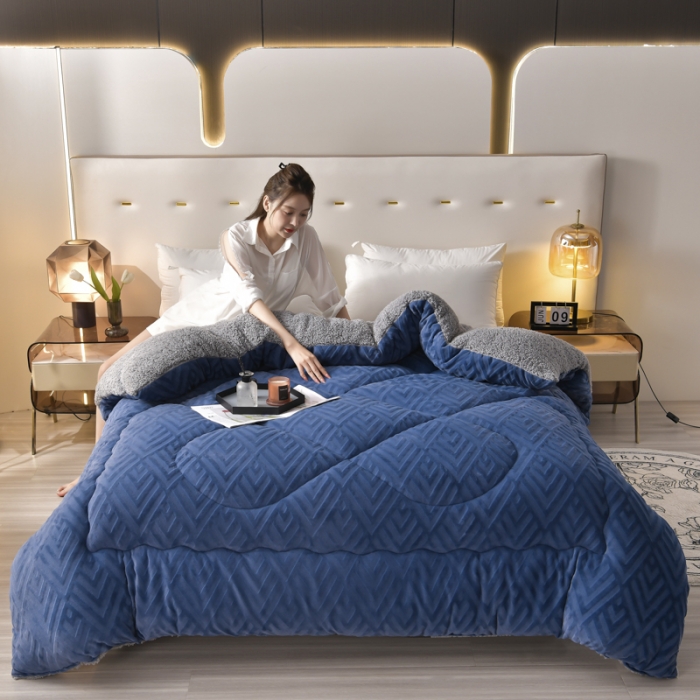 91家纺网 家纺一手货源 找家纺 （总）南北家居 2024新款牛奶绒羊羔绒纯色加厚保暖冬被