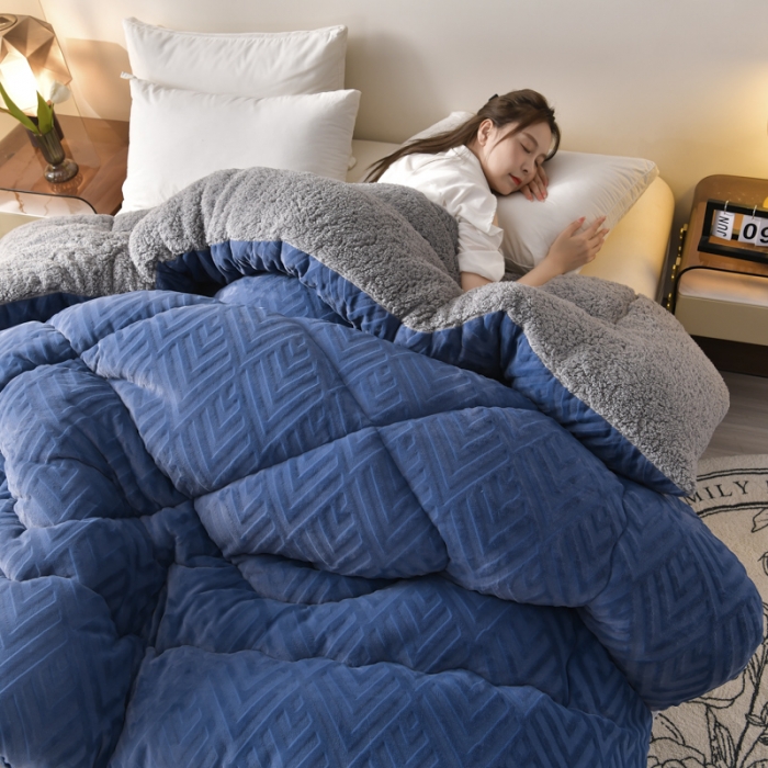 91家纺网 家纺一手货源 找家纺 （总）南北家居 2024新款牛奶绒羊羔绒纯色加厚保暖冬被