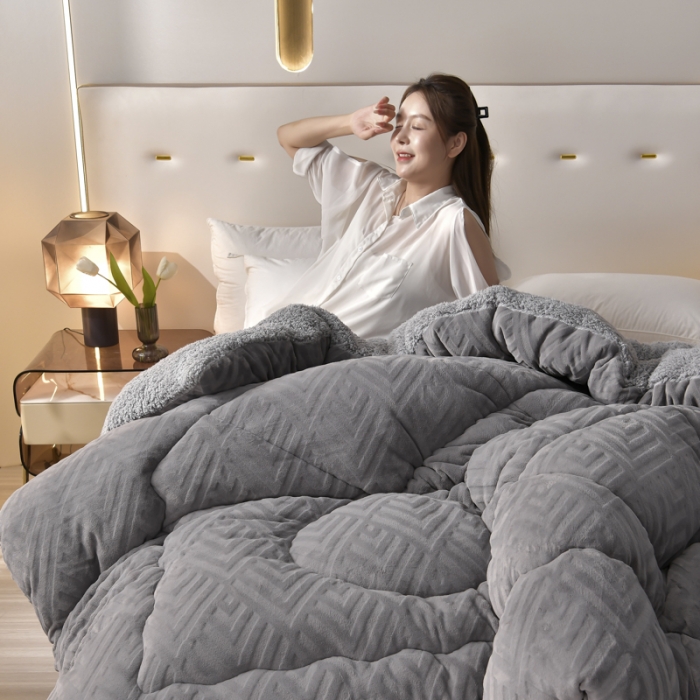 91家纺网 家纺一手货源 找家纺 南北家居 2024新款牛奶绒羊羔绒纯色加厚保暖冬被 高级灰