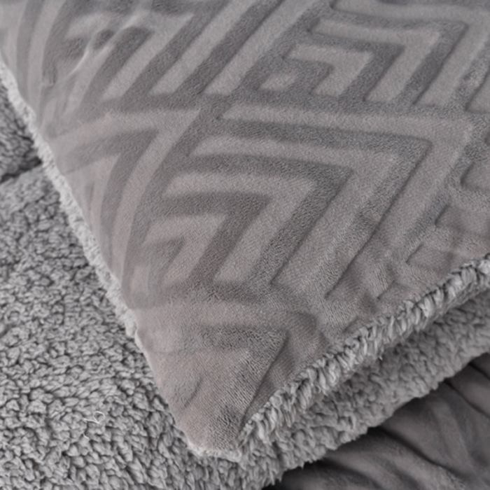 91家纺网 家纺一手货源 找家纺 南北家居 2024新款牛奶绒羊羔绒纯色加厚保暖冬被 高级灰