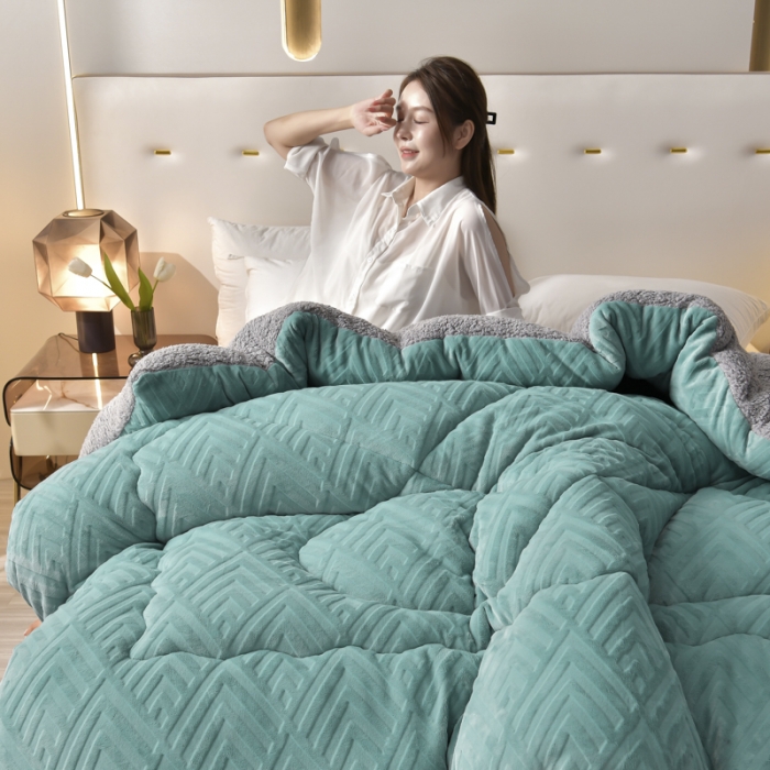 91家纺网 家纺一手货源 找家纺 南北家居 2024新款牛奶绒羊羔绒纯色加厚保暖冬被 湖蓝