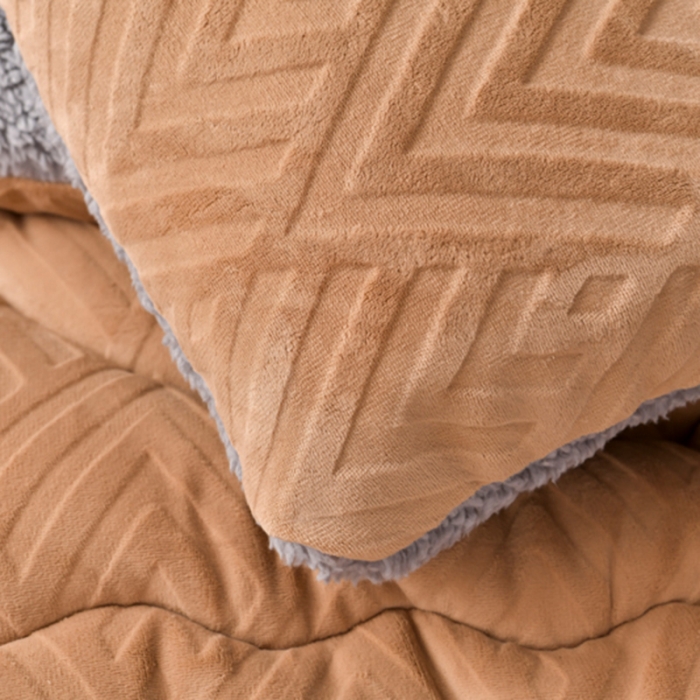 91家纺网 家纺一手货源 找家纺 南北家居 2024新款牛奶绒羊羔绒纯色加厚保暖冬被 卡其