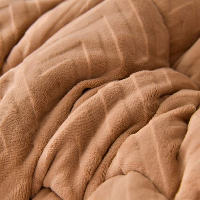 91家纺网 家纺一手货源 找家纺 南北家居 2024新款牛奶绒羊羔绒纯色加厚保暖冬被 卡其